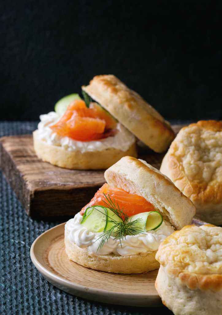 Scones Met Zalm En Komkommer Vol Smaak